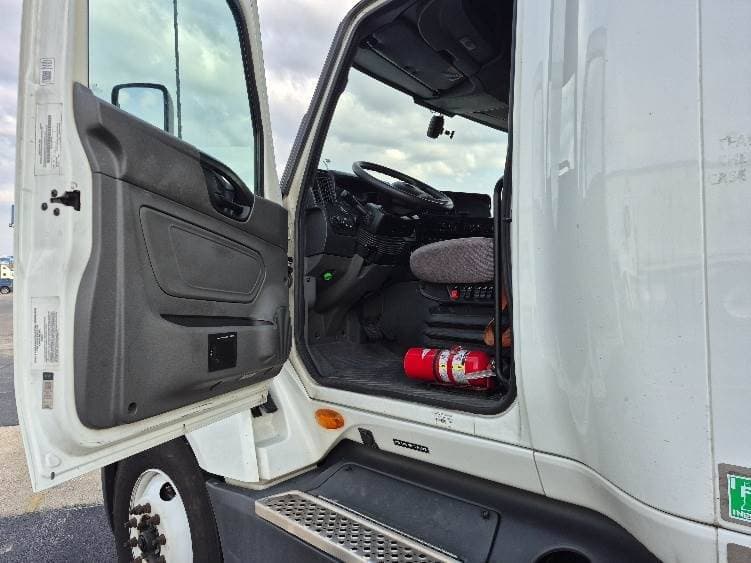 2023 International LT625 Sleeper Semi Truck - 73" Integral Sleeper, Cummins 450HP, 12 Speed Automatic image 3