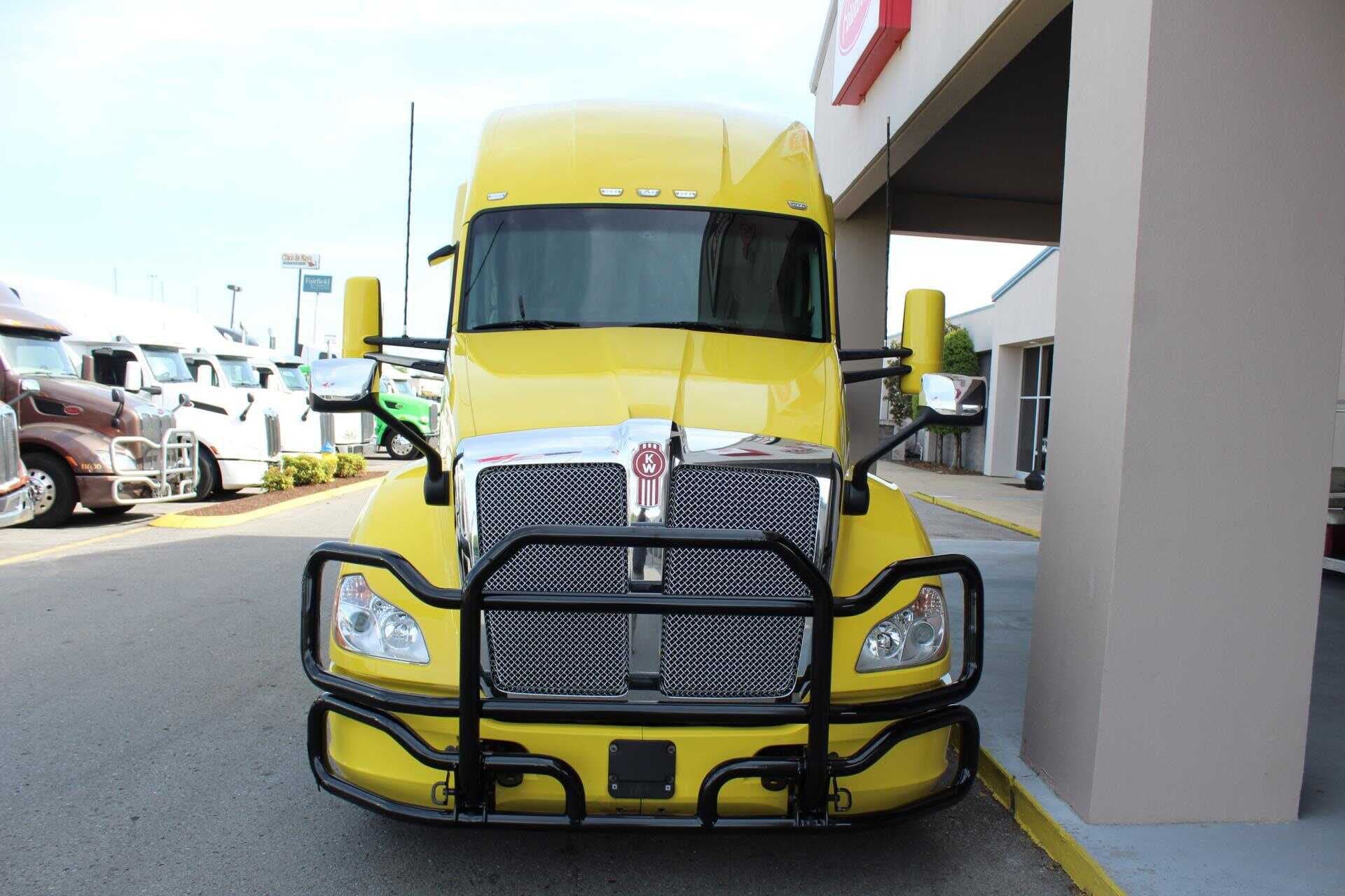 2022 Kenworth T680 image 2