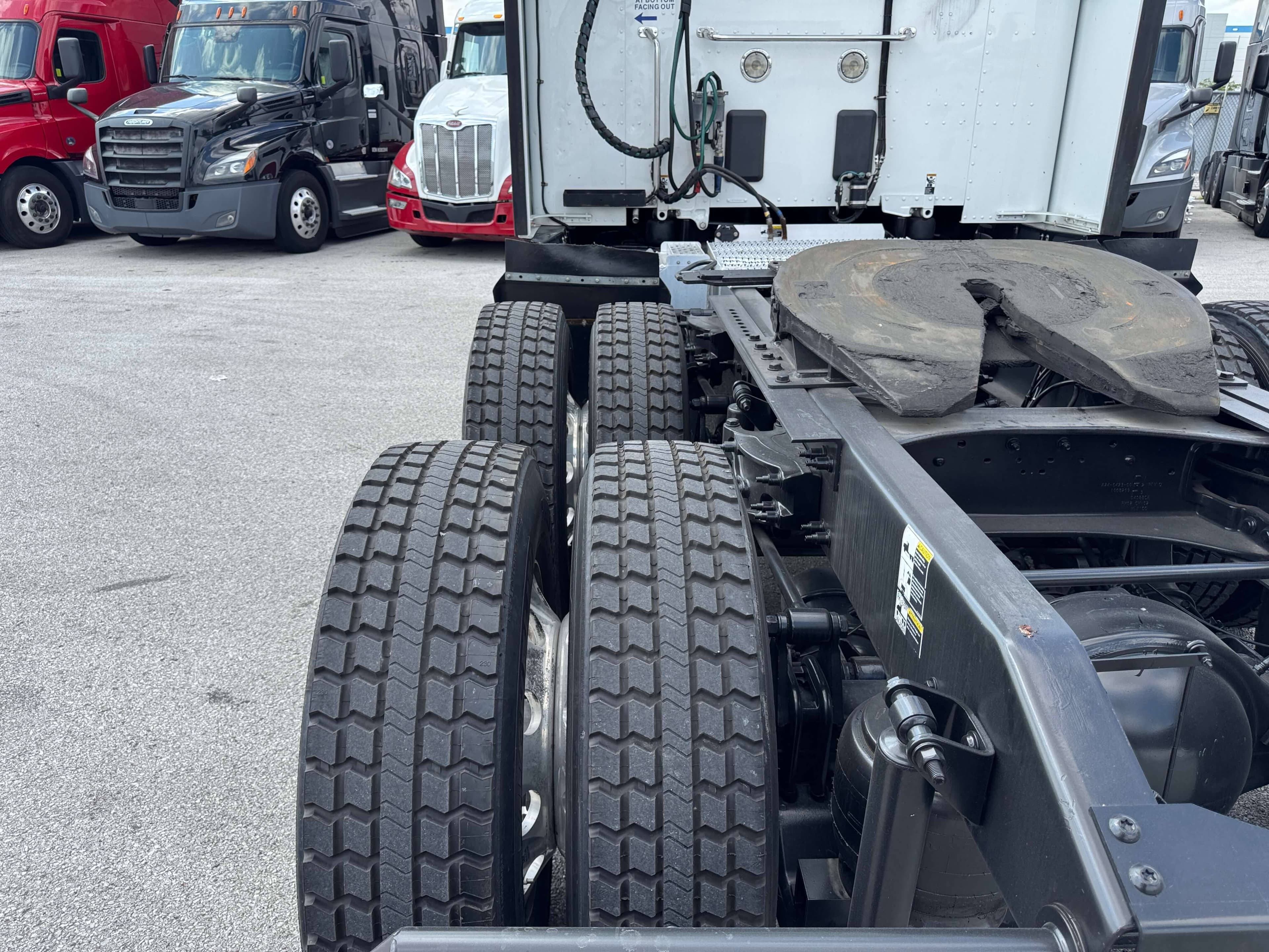 2022 Peterbilt 579 image 12