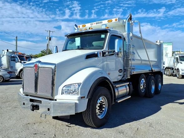 2026 Kenworth T880 image 3
