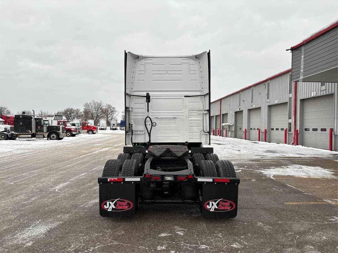 2023 Volvo VNL64T860 image 1