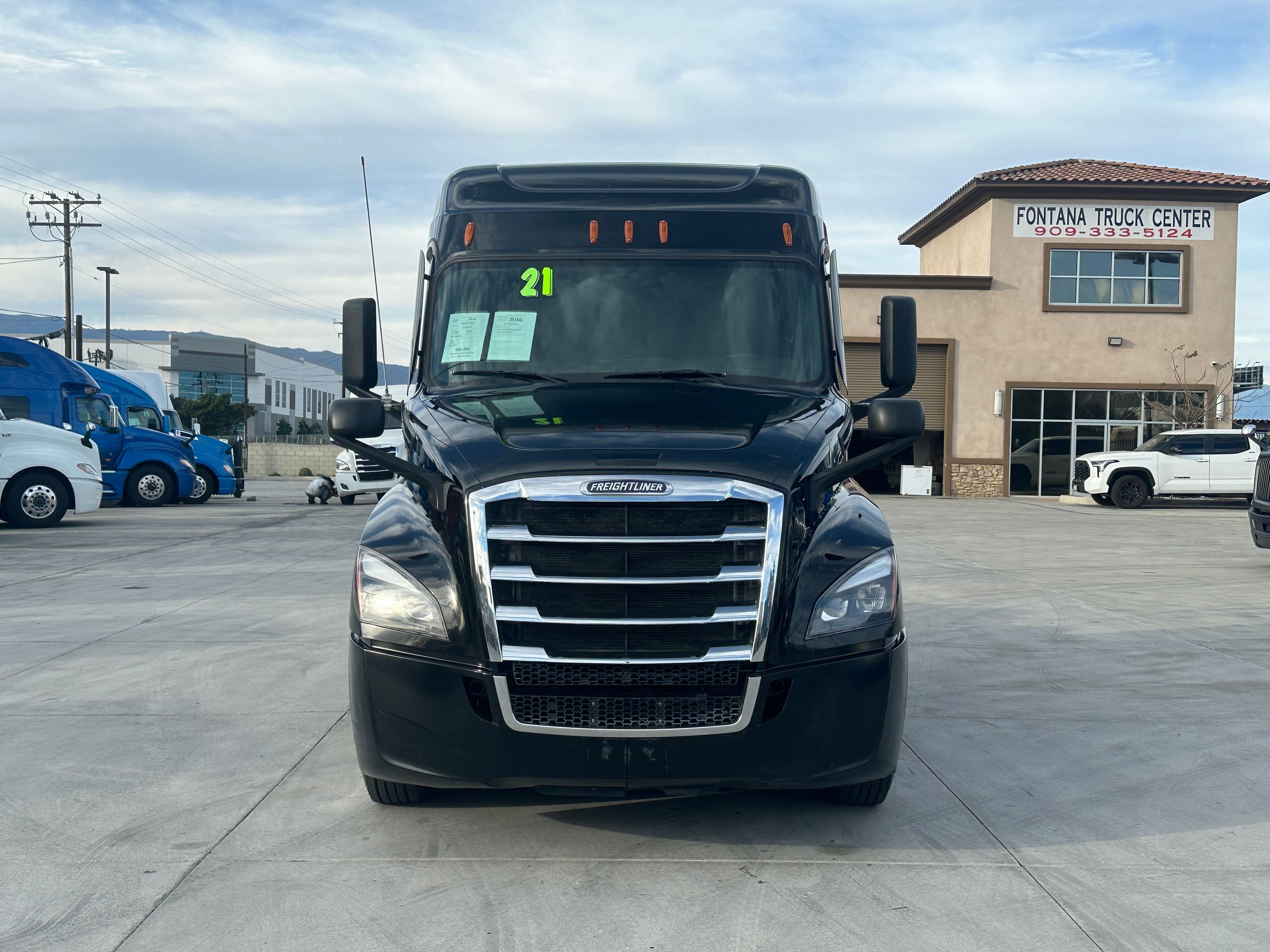 2021 Freightliner Cascadia 126 image 2