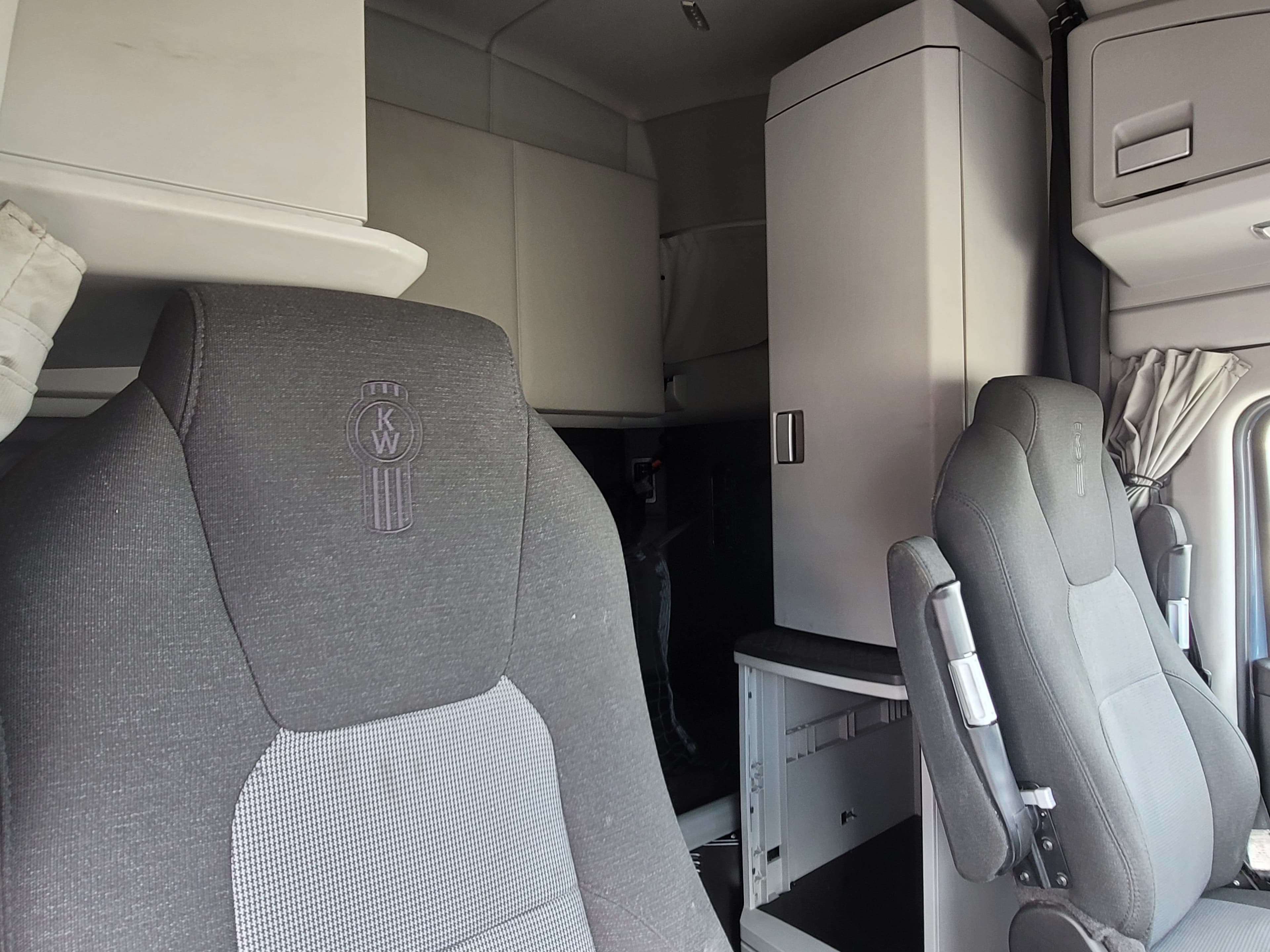 2023 Kenworth T680 image 9