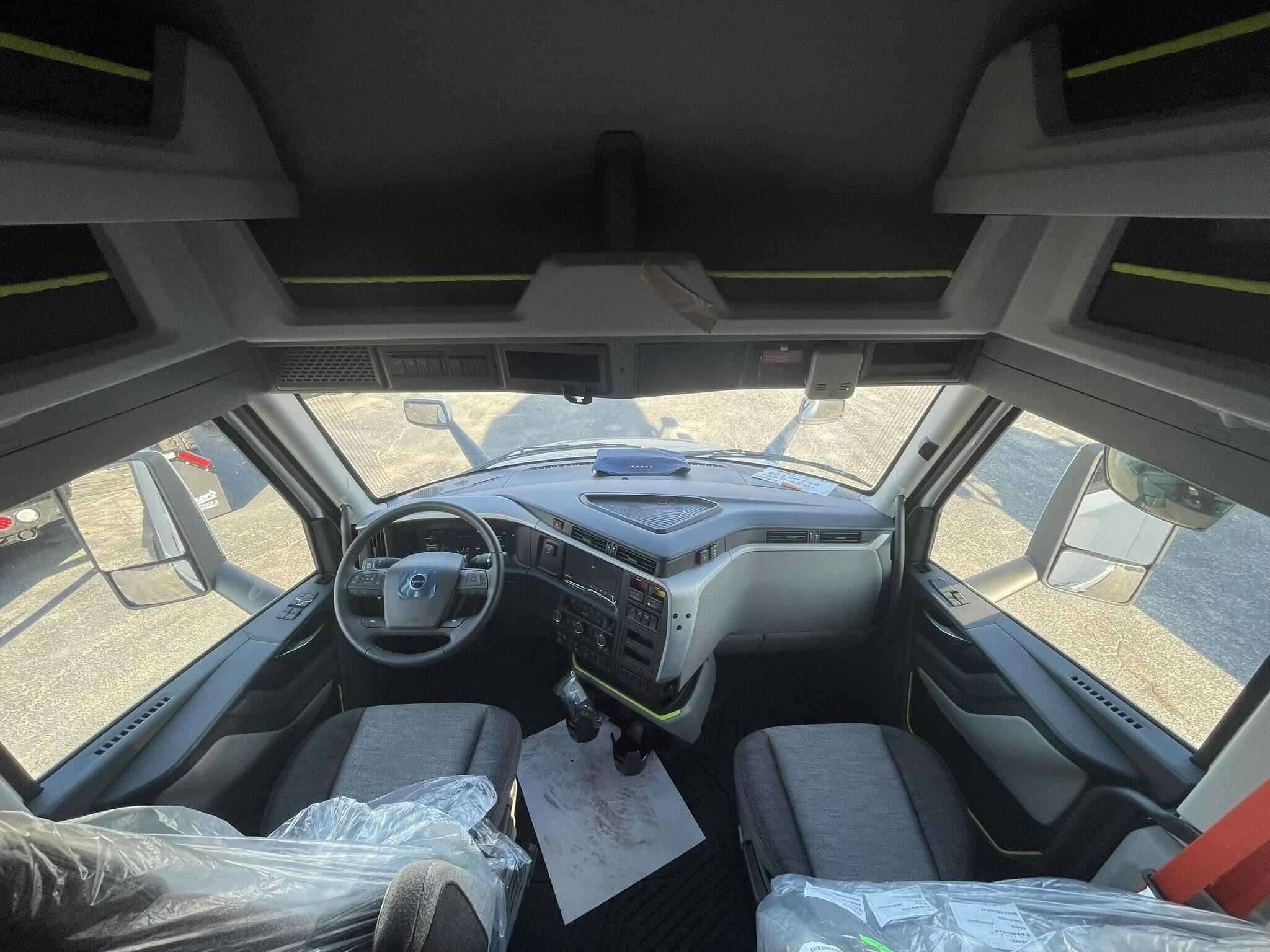 2026 Volvo NEW VNL image 9