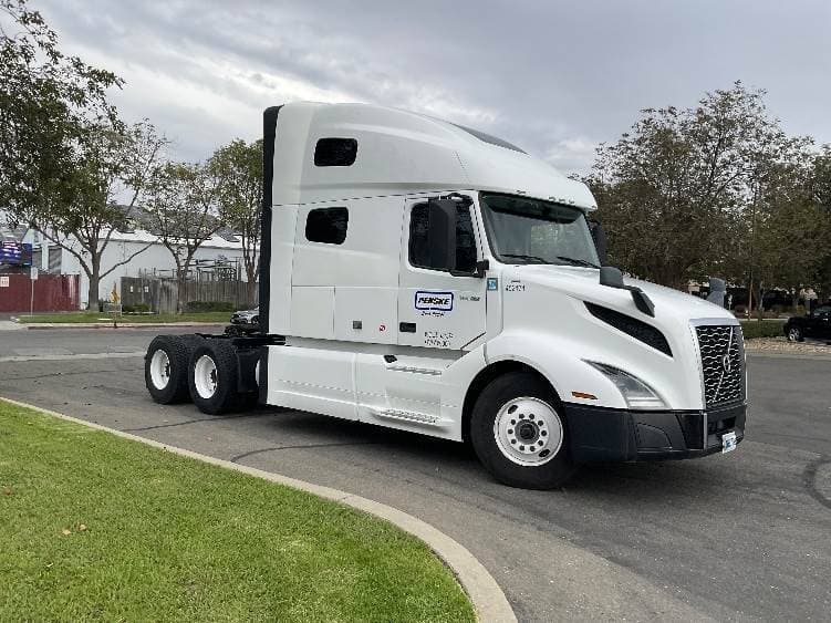 2022 Volvo VNL image 1