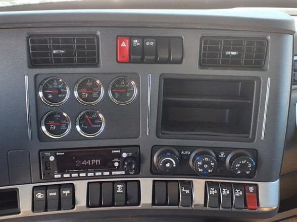 2025 Kenworth T880 image 17