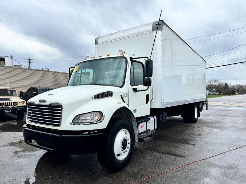2019 Freightliner M2 106 image 2