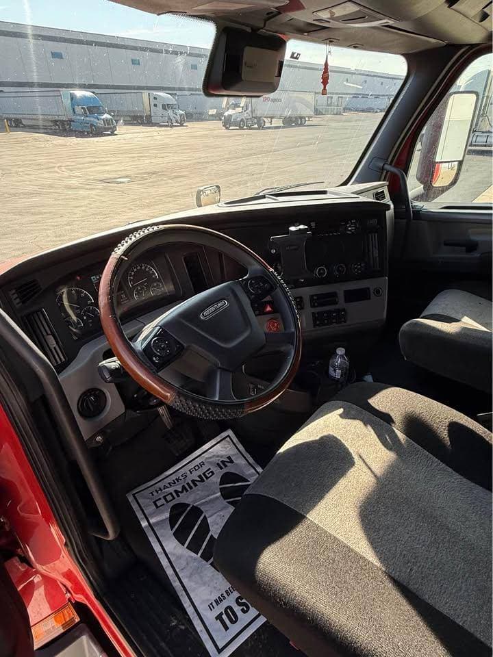 2021 Freightliner Cascadia image 6