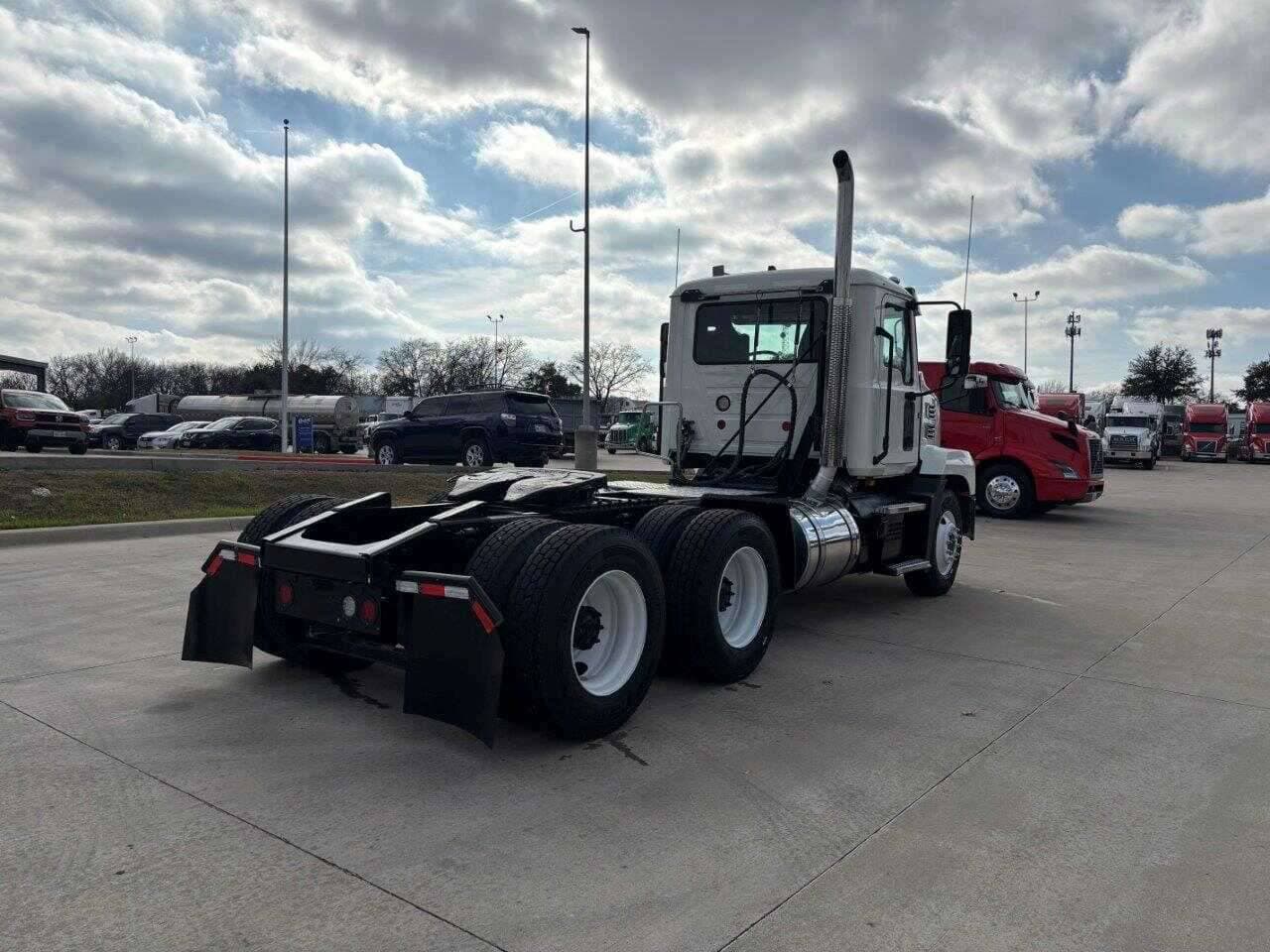 Used 2020 MACK ANTHEM Conventional - Day Cab in Fort Worth, TX image 6