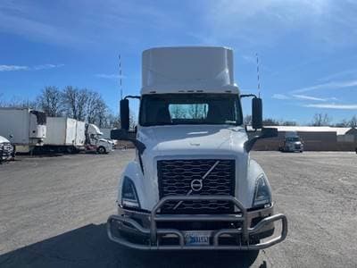 2020 Volvo VNL image 2