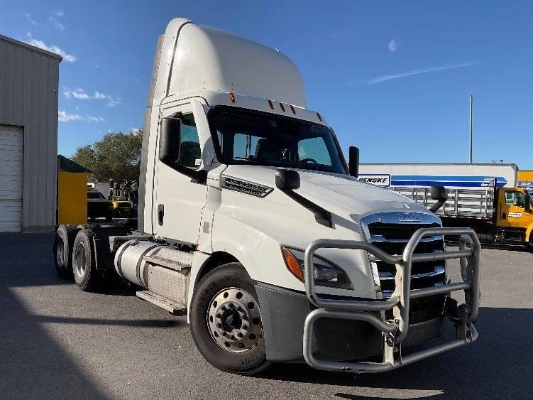 2021 Freightliner Cascadia image 2