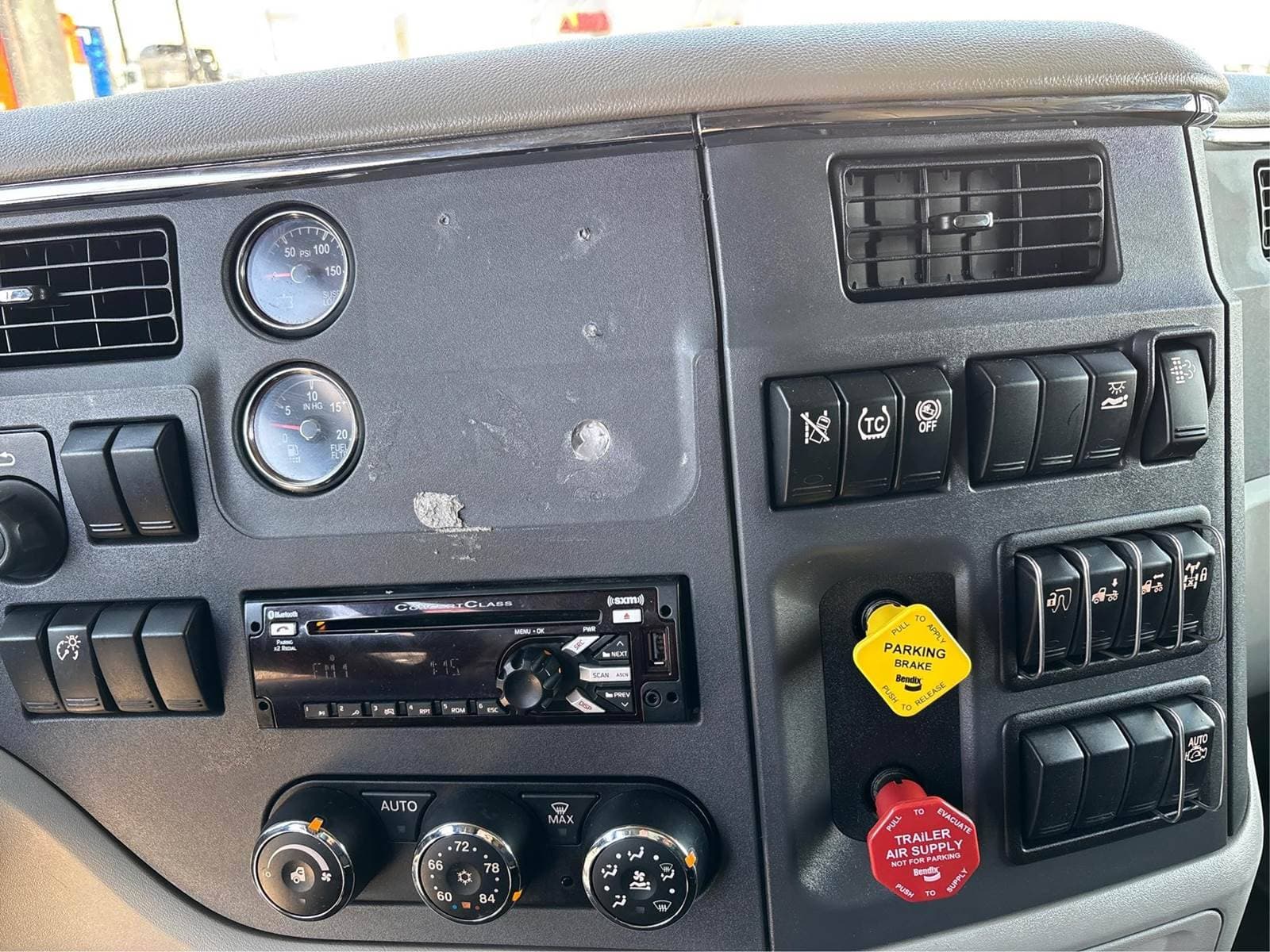 2021 Peterbilt 579 image 9