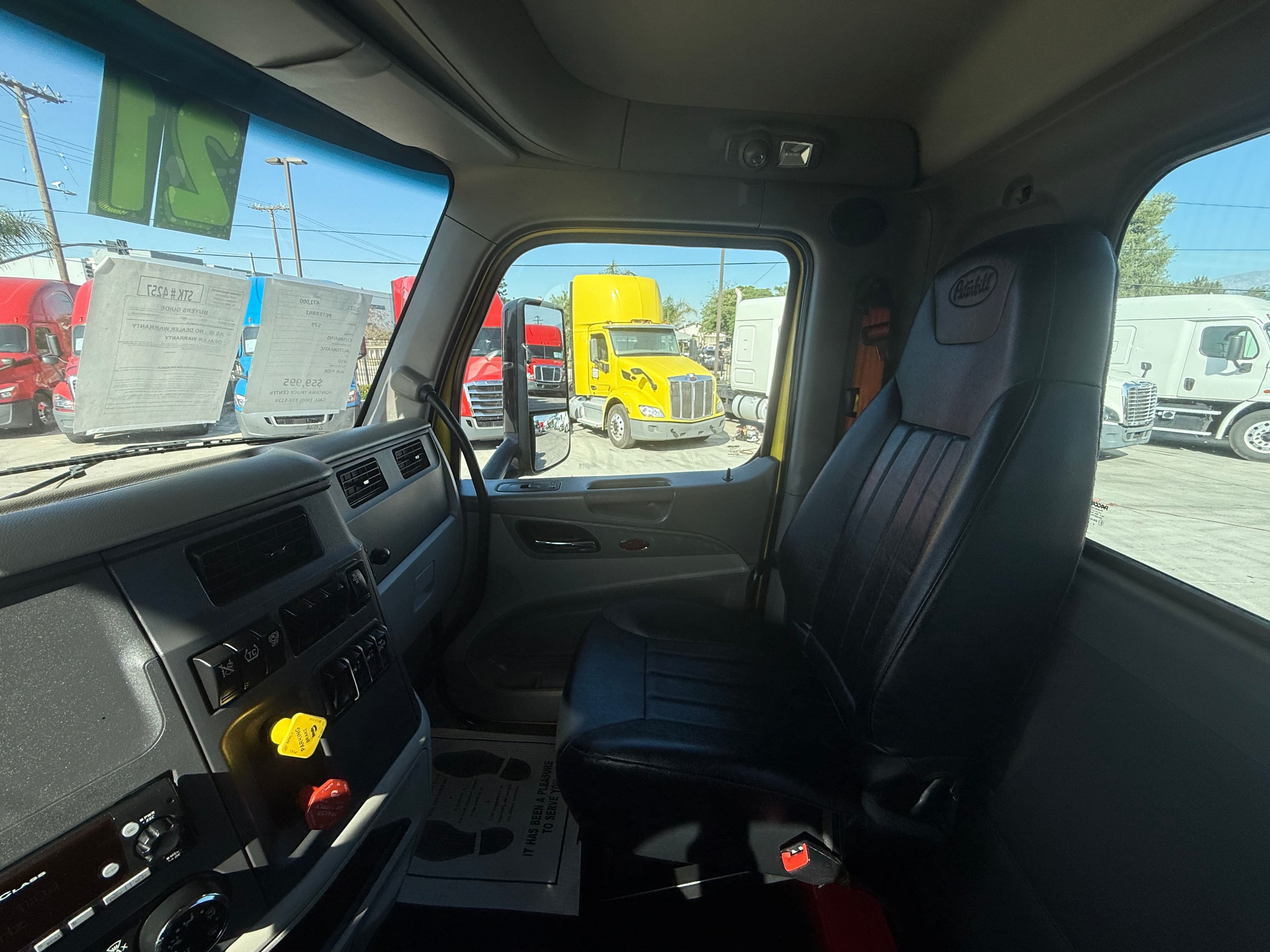 2021 Peterbilt 579 image 22