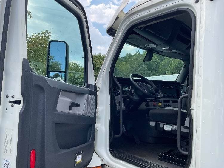 2018 Freightliner Cascadia image 8