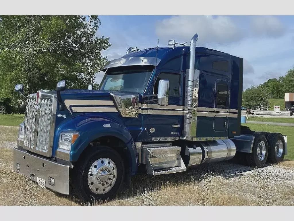 2022 Kenworth W990 image 2