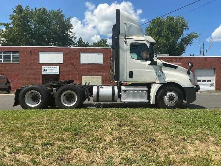 2019 Freightliner Cascadia image 8