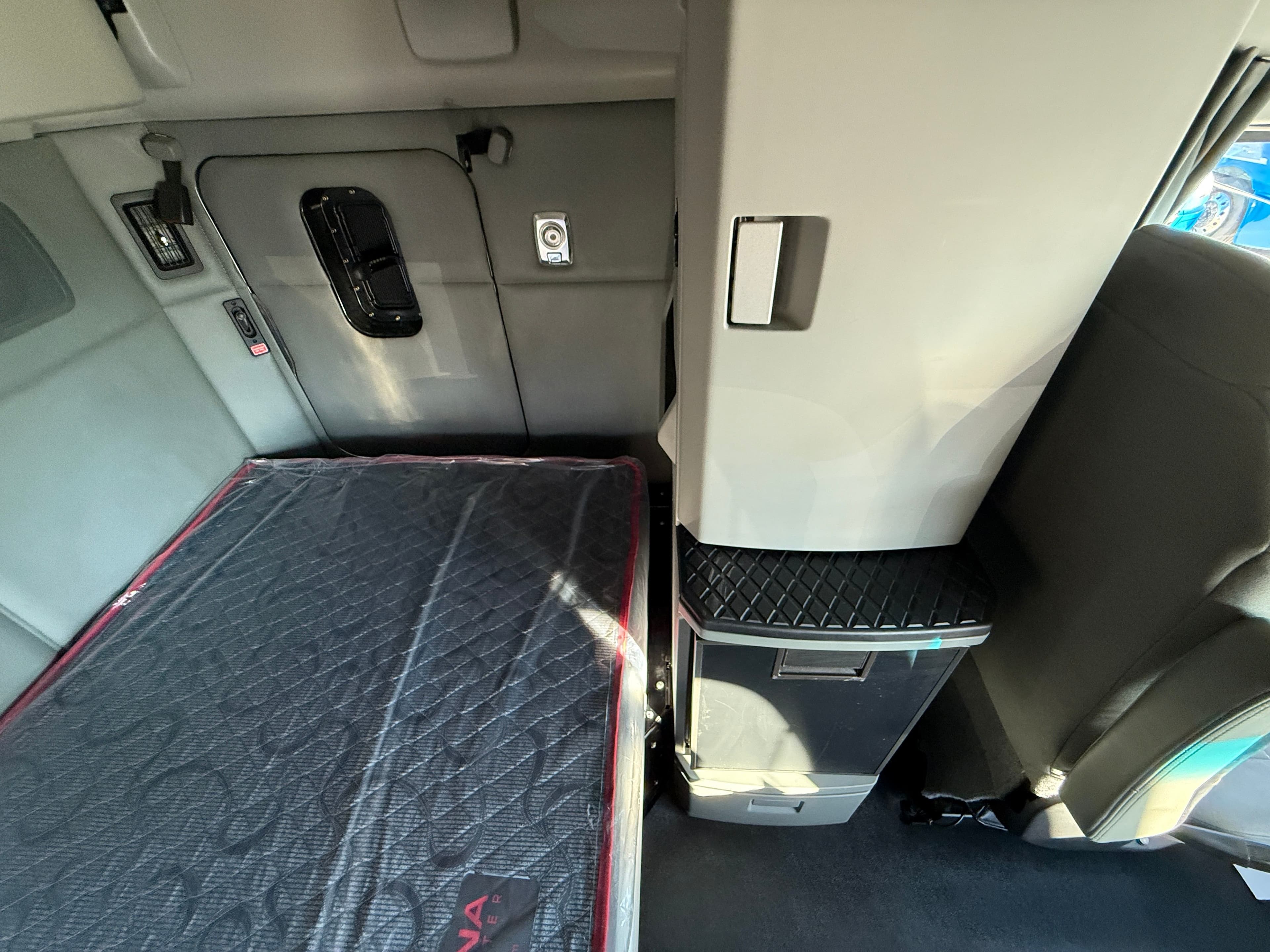 2019 Kenworth T680 image 21