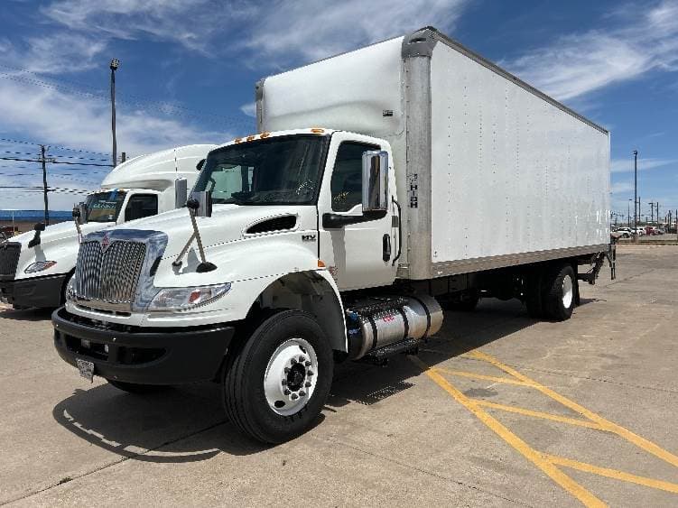 2022 International MV607 Box Truck - 240HP, 6 Speed Automatic, Roll up Door image 3