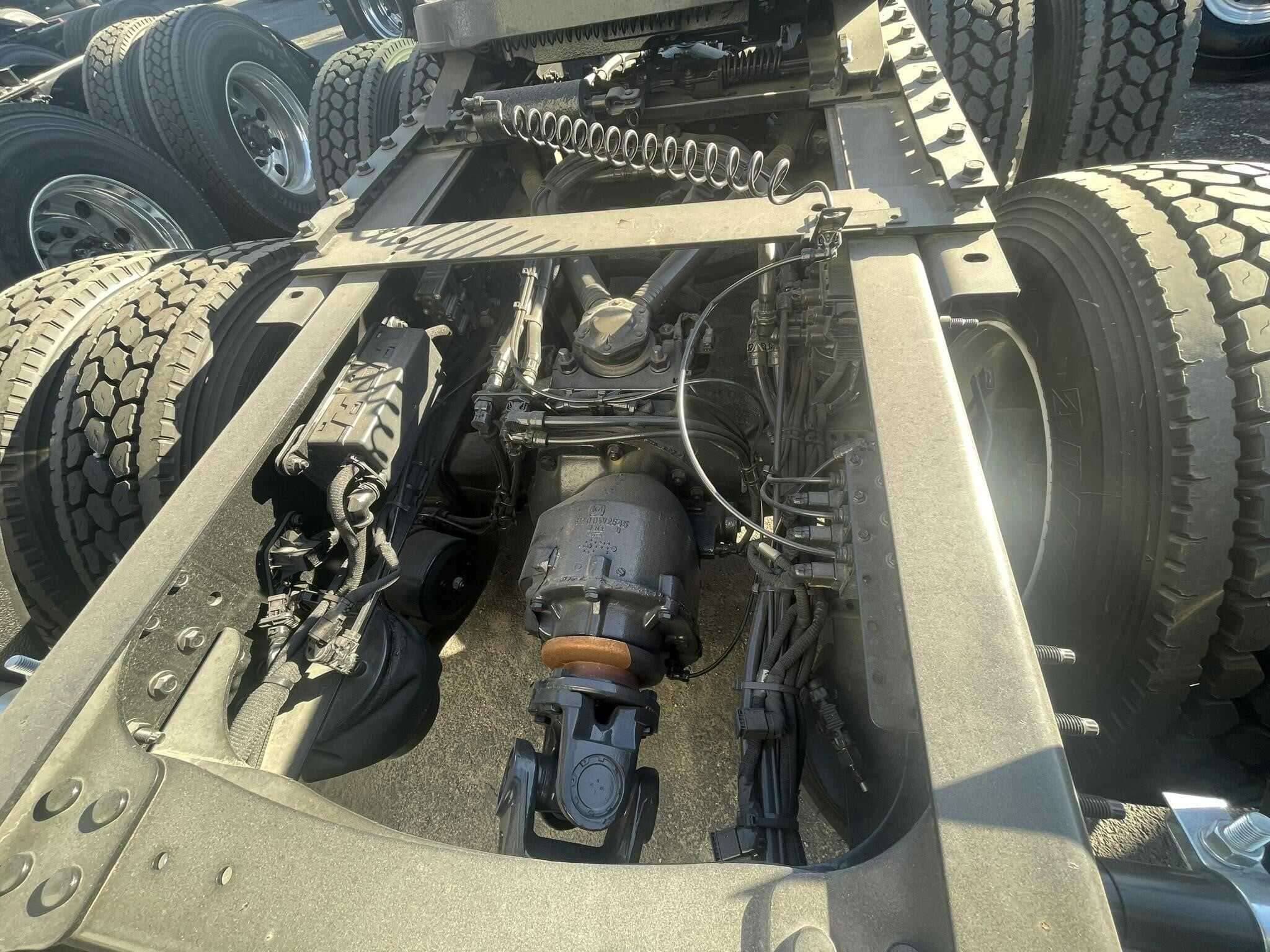 2026 Volvo NEW VNL image 7