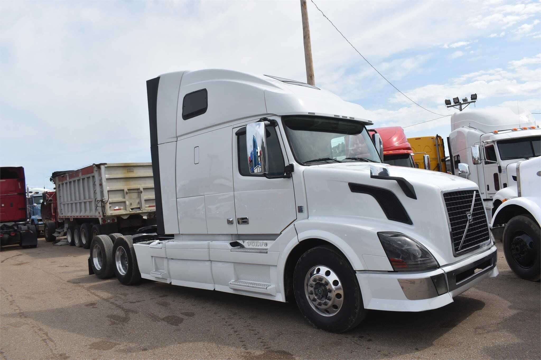 2014 Volvo VNL image 3