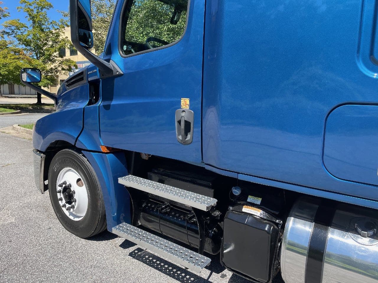 2020 Freightliner Cascadia 126 image 10