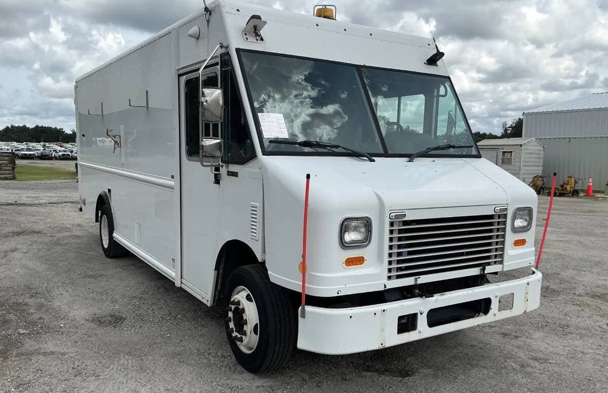 2016 Freightliner MT55 image 2