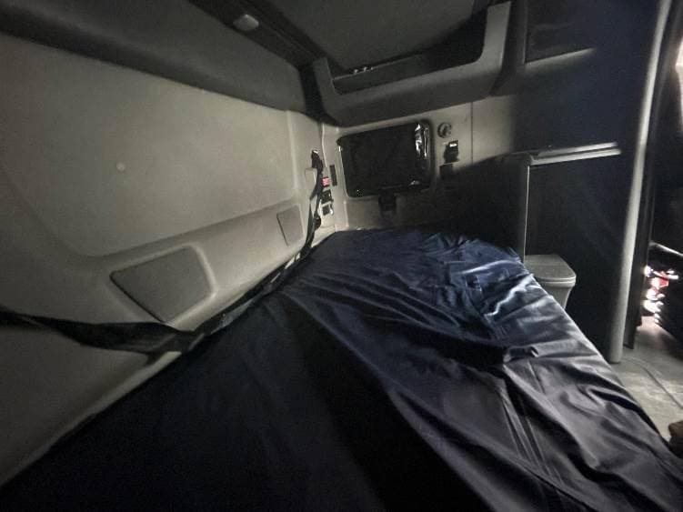 2023 International LT62F image 9