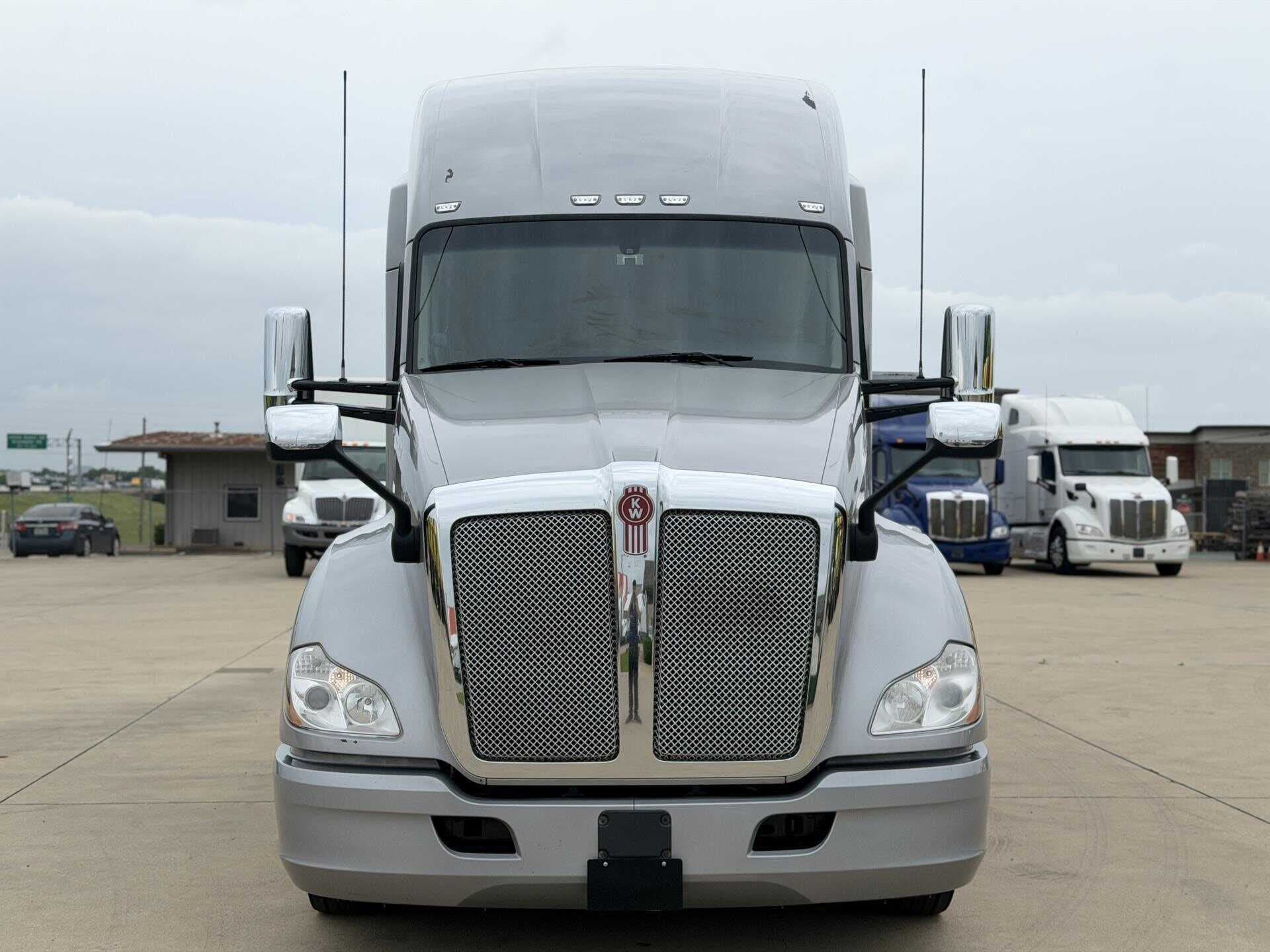 2022 Kenworth T680 image 4