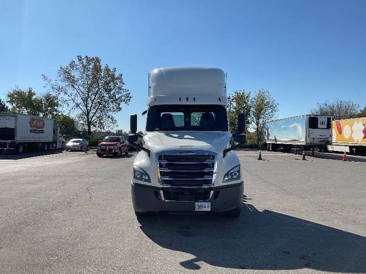 2019 Freightliner Cascadia image 2