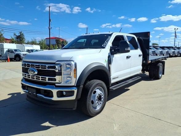 2025 Ford F550 image 2