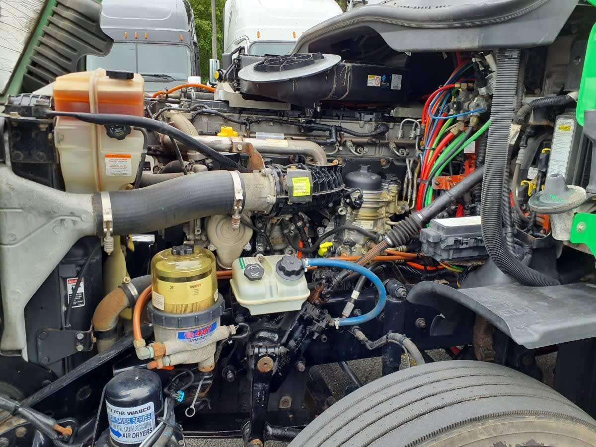 Used 2019 FREIGHTLINER Conventional - Day Cab - CASCADIA 125 For Sale image 8