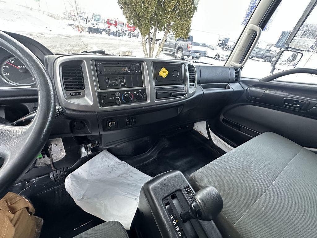 2017 Hino 268A image 11