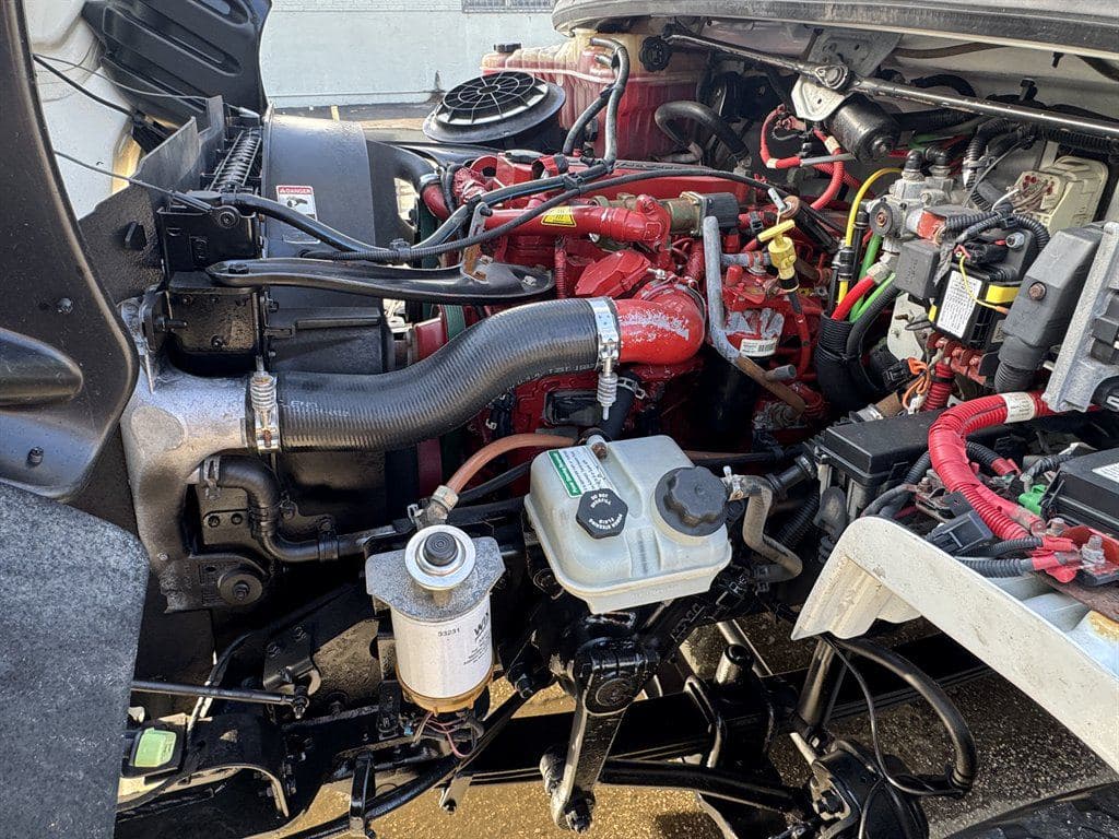 2016 Freightliner M2 106 image 41