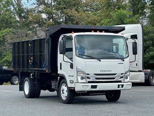 2024 Isuzu NPR HD image 1