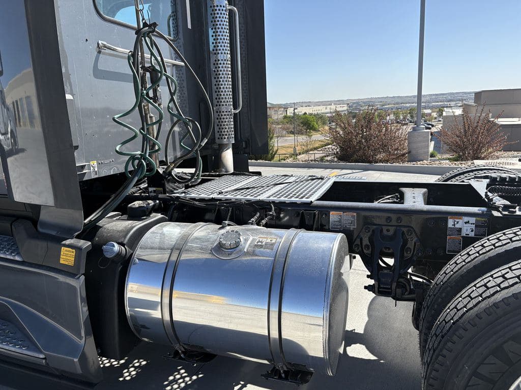 Used 2024 KENWORTH T680 image 18