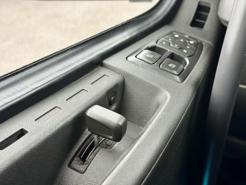 2020 Volvo VNL image 30