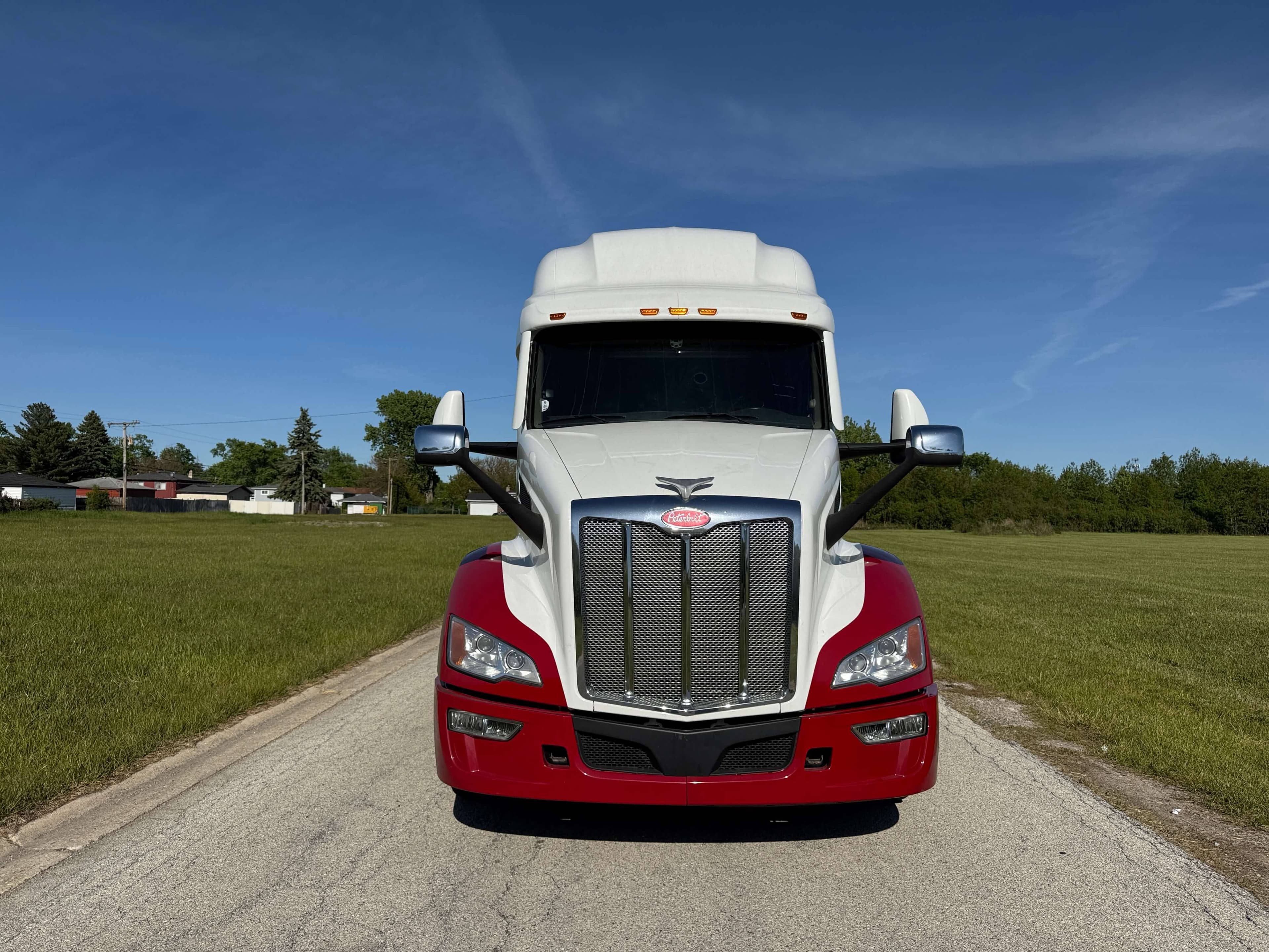 2023 Peterbilt 579 image 2