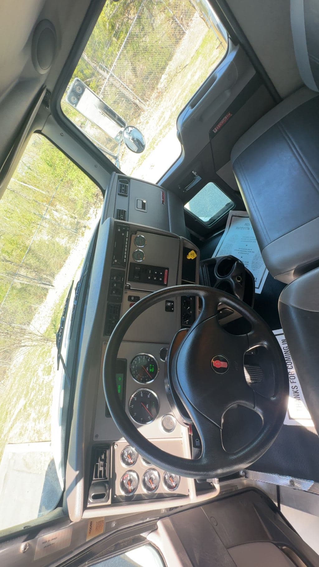 Used 2023 KENWORTH T270 image 9