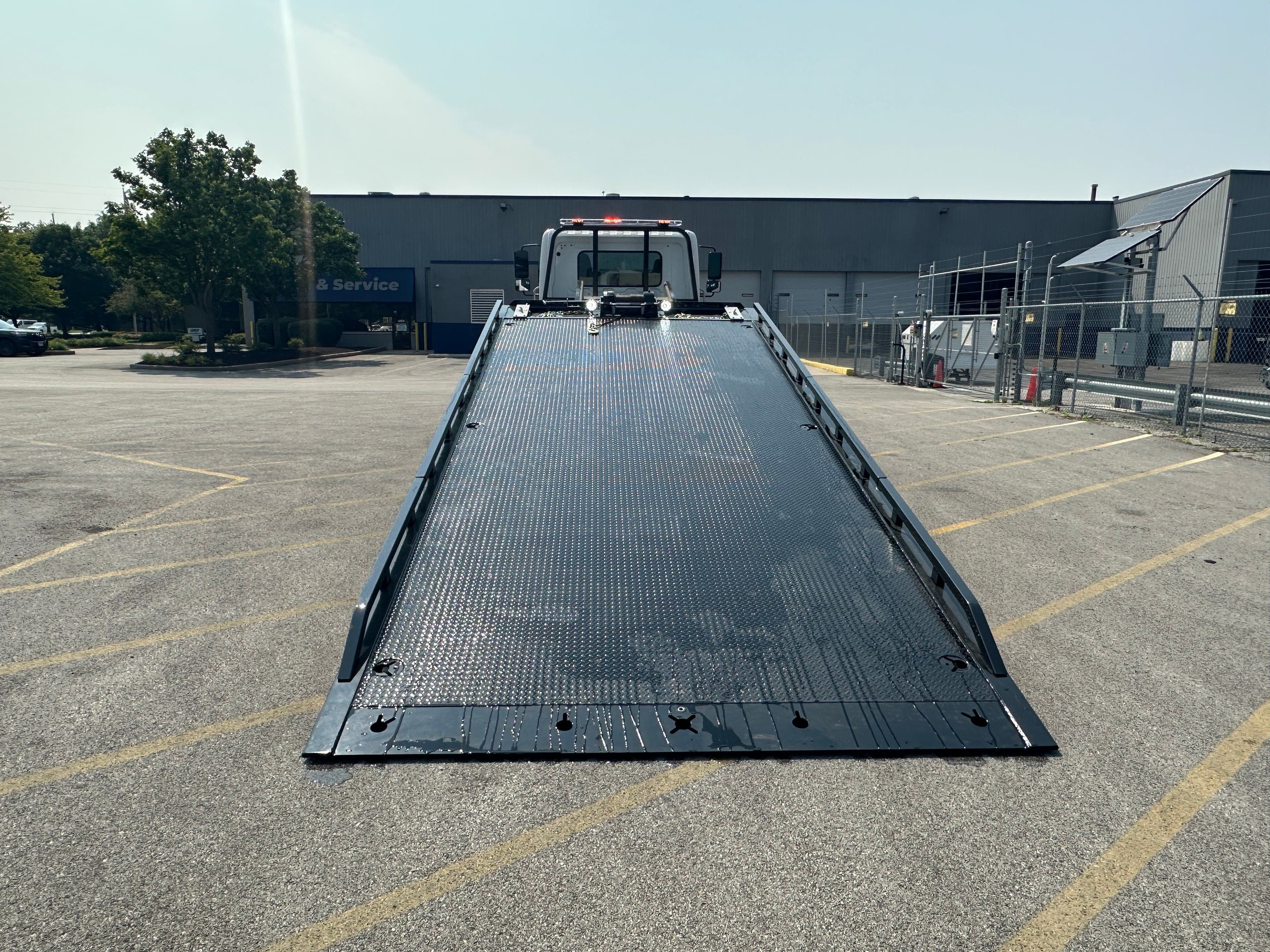 2025 Hino L6 WITH A CENTURY 21.5' STEEL CARRIER  (SK#: 6261C)  image 3