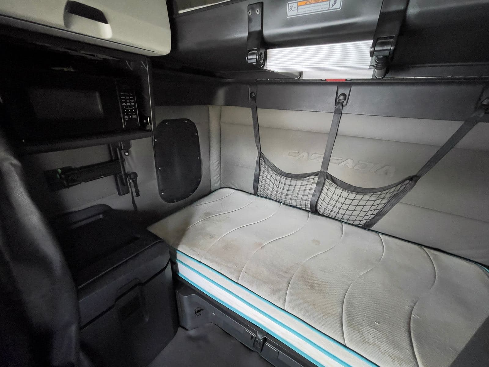 2020 Freightliner Cascadia image 21