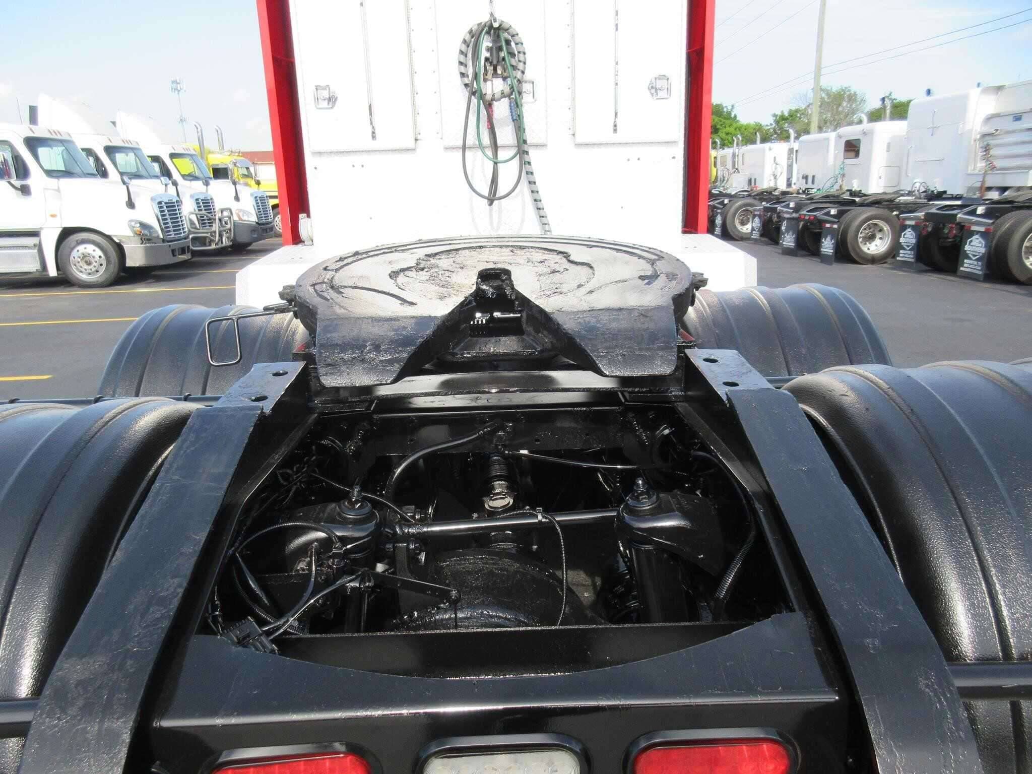 2020 Peterbilt 567 image 26