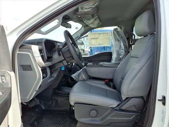 2025 Ford F550 image 14