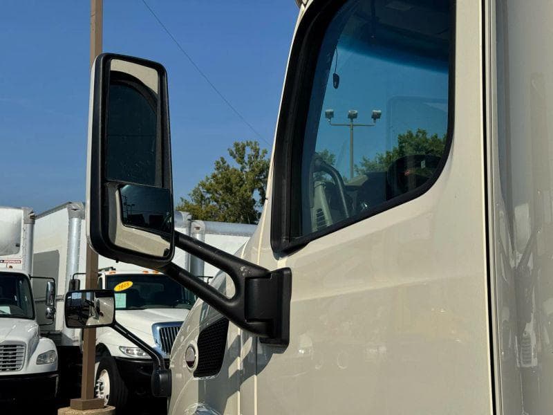 2022 Peterbilt 579 image 11