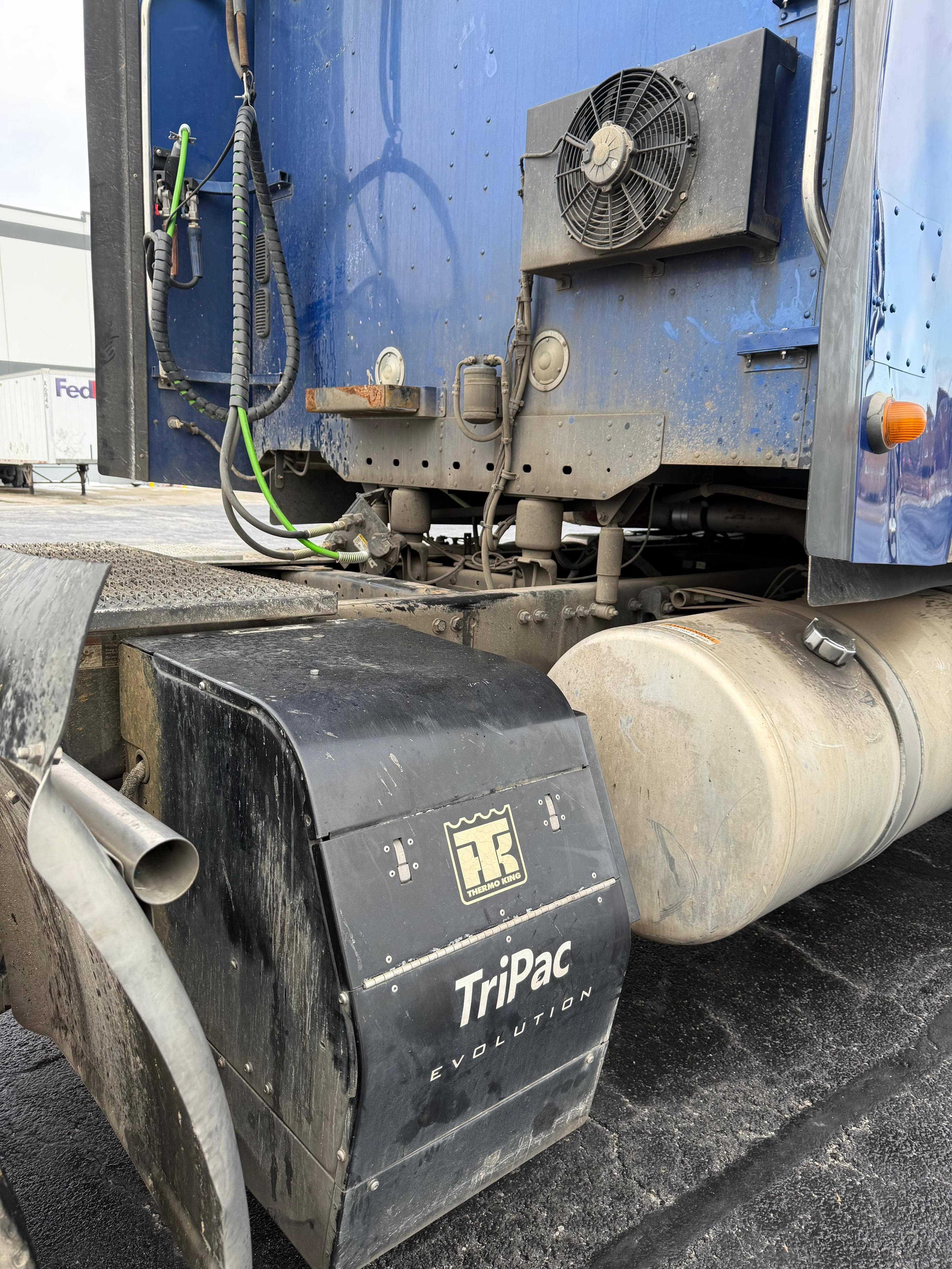 2021 Freightliner SD122 image 8