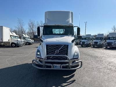 2020 Volvo VNL image 2