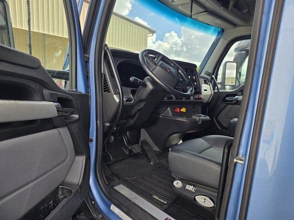 2023 Kenworth T680 image 12