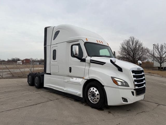 2026 Freightliner Cascadia image 2