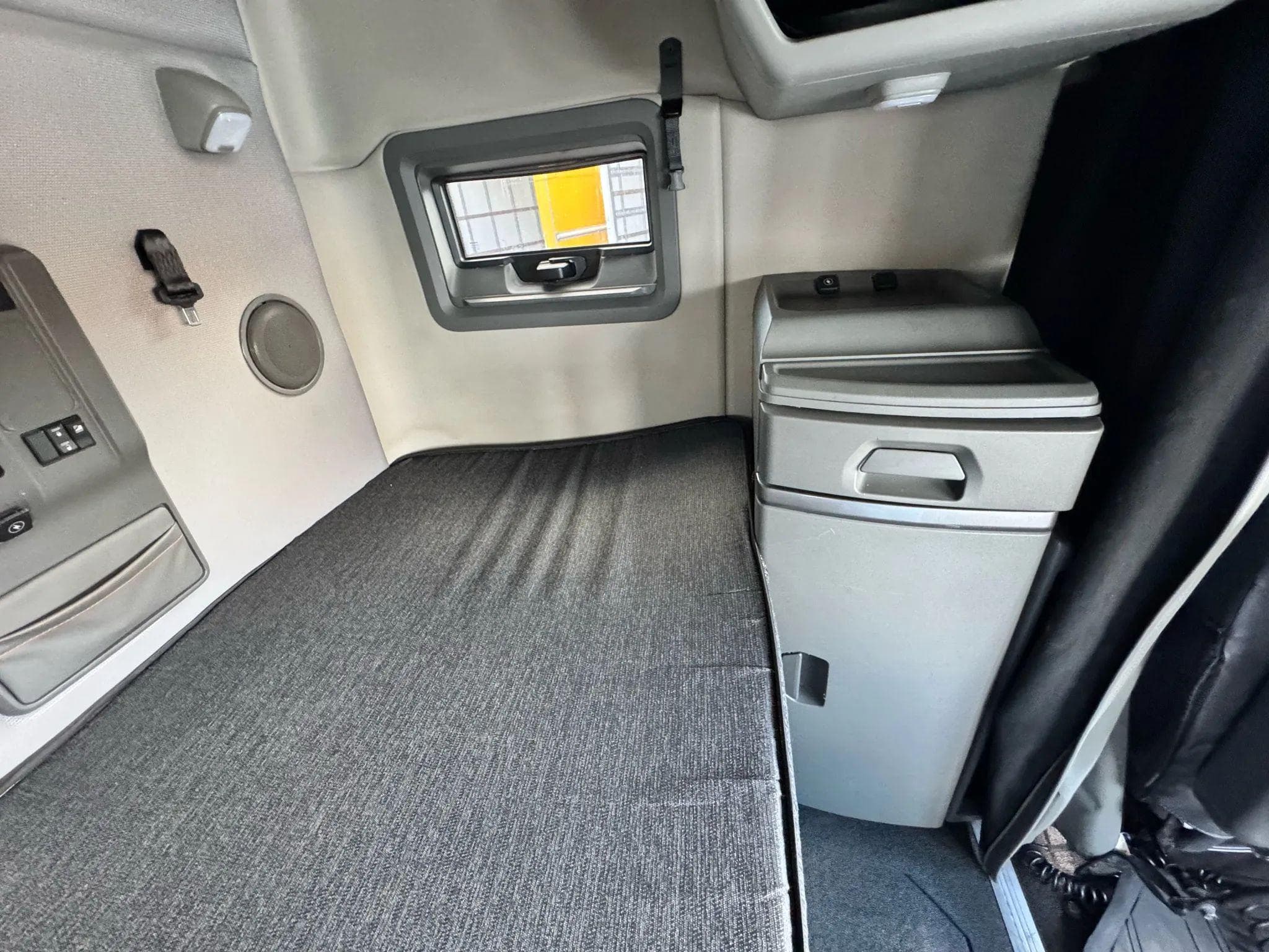 2021 Volvo VNL image 45