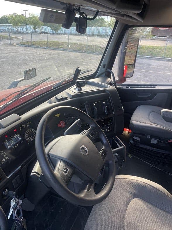 2023 Volvo VNL64T760 image 5