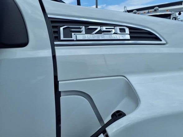 2027 Ford F750 XL SD image 9